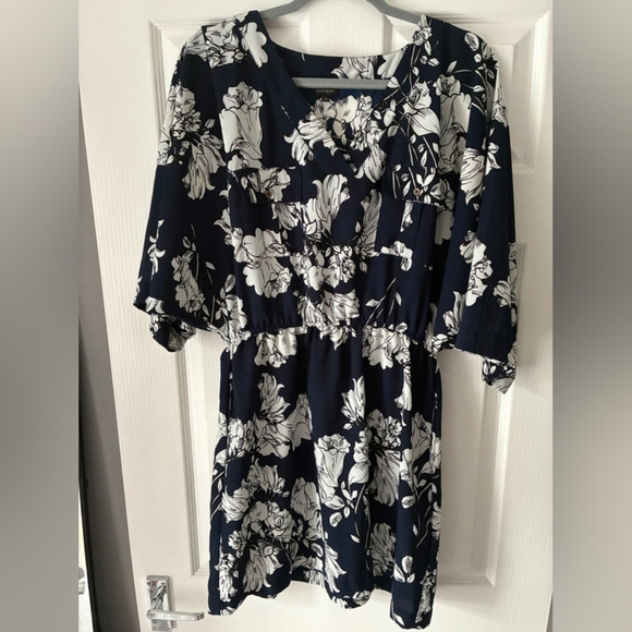 River Island Black and White Puff Sleeve Mini Sundress - Picture 2 of 3